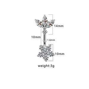 Détail du piercing de nombril fleur argentée avec 14mm de hauteur et fleur en zircon