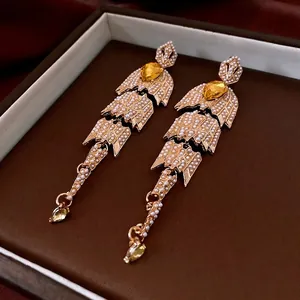Boucles d'oreilles vintage avec perles et cristaux jaunes dans un coffret de luxe