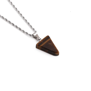 Collier hip hop en acier inoxydable avec pendentif triangle en oeil de tigre brun sur chaîne torsadée