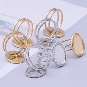 Detail showing dual-band stainless steel oval ring base in gold and silver finish