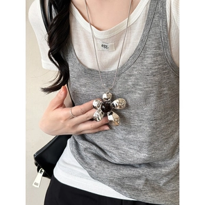 Flower Pendant Necklace Alloy Metallic Oversized Five Petal Acrylic Bead Retro Minimalist Snake Chain Jewelry For Women