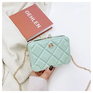 Detail of mint green PVC jelly bag featuring diamond lattice pattern and gold chain strap