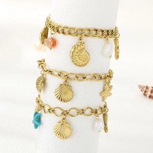 Bracelet multicouches plaqué or 18 carats avec breloques étoile de mer et coquillages