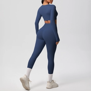 Detail view of navy blue high-waist yoga pants with V-shaped stitching for booty lifting