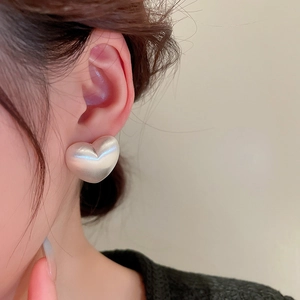 Elegant heart-shaped pearlescent stud earrings with metallic finish for women