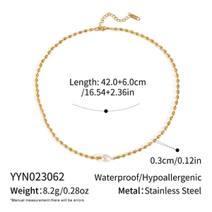 Detail showing dimensions of a 18K gold-plated stainless steel freshwater pearl necklace