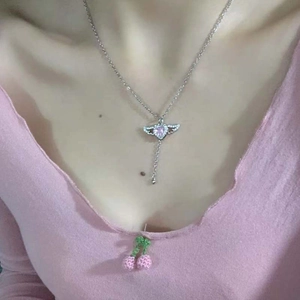 Collier cœur de Cupidon avec pendentif ailes en zircon rose et longue chaîne à pampille argentée