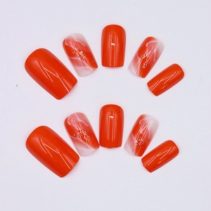 Faux ongles carrés dégradés orange avec marbrure et détails scintillants argentés
