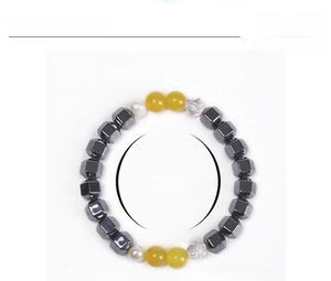Detail view of 8mm crystal agate and pearl beaded bracelet with size and weight specs