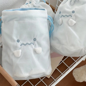 Schattig blauw pluche tasje met borduursel en trekkoord voor handige opbergmogelijkheden