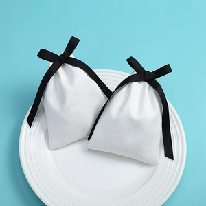 Piccolo Sacchetto per Gioielli in Cotone Bianco Con Coulisse e Fiocco in Nastro Grosgrain Nero Borsa Regalo per Anelli Orecchini Confezione Matrimonio