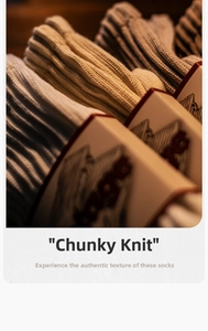 Gros plan de chaussettes en coton rétro montrant la texture du tricot et les tons chauds
