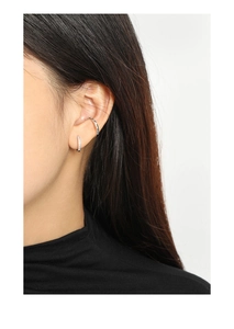 Detail view of S925 sterling silver hoop earring with pavé zircon and minimalist ear cuff
