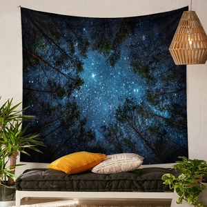 Arazzo bohémien con foresta e cielo stellato per la decorazione della parete di casa
