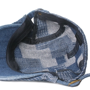 Casquette plate classique en coton denim avec boucle métallique réglable et doublure