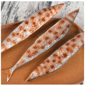 Realistic roasted saury fish models with detailed texture on a wooden tray tray
