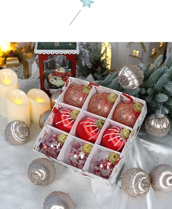 Detail of 9-piece 8cm Christmas ball set with red stars and gold glitter in festive box