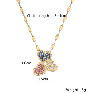 Detail of 18K gold heart pendant necklace with dimensions 1.6x1.5cm and 45+5cm chain