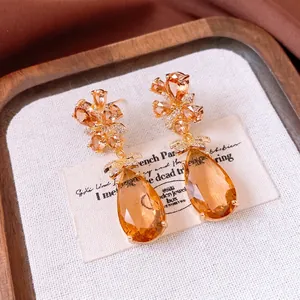 Boucles d'oreilles vintage avec cristaux goutte de champagne et clous à motifs de fleurs