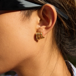 Boucles d'oreilles créoles dorées à trois couches en acier inoxydable style minimaliste
