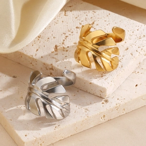 Schicker 18K vergoldeter Monstera Blatt Ring aus Edelstahl in Gold und Silber