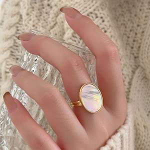 Minimalist 925 sterling silver shell ring with oval mother of pearl in gold finish