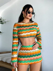 Ensemble tricot deux pièces pour femmes avec haut court et mini-jupe à vagues