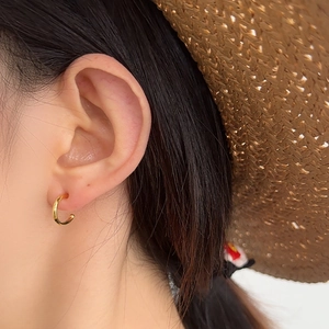 Minimalist S925 sterling silver golden C-shaped hoop earring on model ear side view