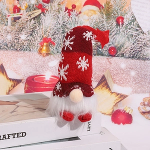 Gnomo di Natale luminoso con cappello a maglia e barba folta in finta pelliccia