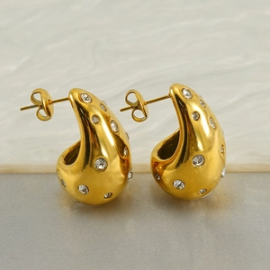 Paire de boucles d'oreilles gouttes dorées avec zircons et fermoirs papillon