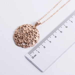 Rose gold stainless steel hollow flower pendant necklace with 4cm diameter measurement