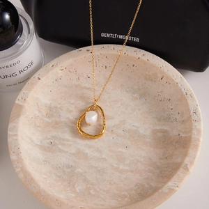 Elegante 18K vergoldete Edelstahlkette mit natürlichem Süßwasserperlen Anhänger