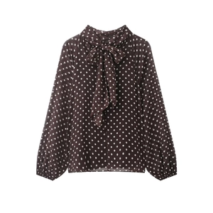 Camicetta marrone da donna a pois bianchi con maniche lunghe e scollo a fiocco elegante