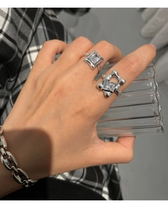 Detail view of 925 sterling silver rings and bracelet set with sparkling diamonds