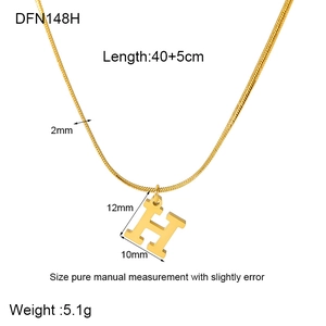 Detailed dimensions of gold letter H pendant necklace with 40+5cm snake chain length