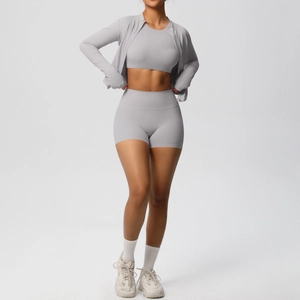 Completo sportivo grigio tre pezzi con giacca elasticizzata, reggiseno e pantaloncini