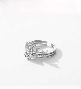 Detailed view of s925 silver crown ring featuring a sparkling central diamond and accents