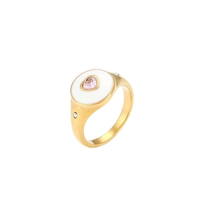 Bague en acier doré avec disque en émail blanc et pierre rose en forme de cœur
