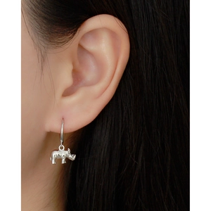 Minimalist S925 sterling silver geometric rhino pendant hoop earring worn by a model