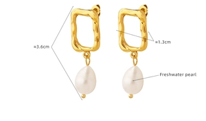 Detail of 18K gold geometric earrings with hammered texture and freshwater pearl drops