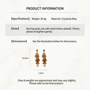 Détail des boucles d'oreilles pompon en cristal ovale, taille 10,5x2,3cm et poids 29,4g