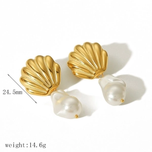 Boucles d'oreilles coquillage en or 18k avec perles baroques, 24,5mm et poids 14,6g