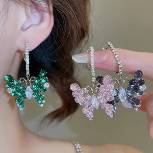 Eleganti orecchini a farfalla in zirconia nei colori verde, rosa e viola