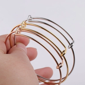 Detailed view of adjustable stainless steel wire bangles in silver, gold, and rose gold