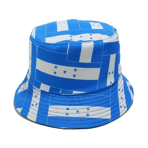 Vue détaillée de l'imprimé drapeau du Honduras sur un chapeau bob en coton avec surpiqûres