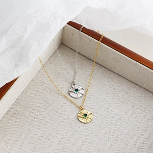 Retro S925 silver emerald star pendant necklace with hammered texture in gold and silver