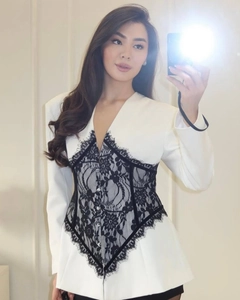 Detail of white blazer featuring intricate black lace拼接 and slim-fit waist design