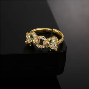 Adjustable 18K gold-plated double leopard head ring with green eyes and micro-inlaid stones