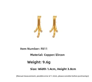 Spécifications des boucles d'oreilles branche dorée 18 carats avec zircones blanches