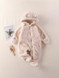 Baby Fleece-Strampler mit Bärenohren und Kapuze für warme Winterspaziergänge
